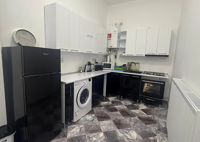 Historical * Bucareste